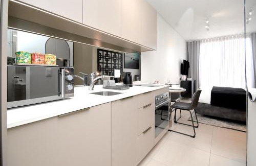 Kareeberg Appartement | 246 at 1ROSEBANK Executive Apartment