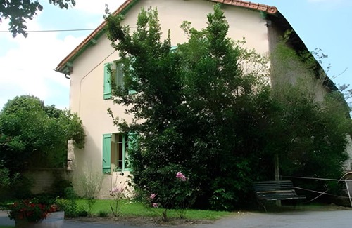 Huriel Lit Et Petit-Déjeuner | 25 m² Chambre d'hôtes ∙ 3 personnes