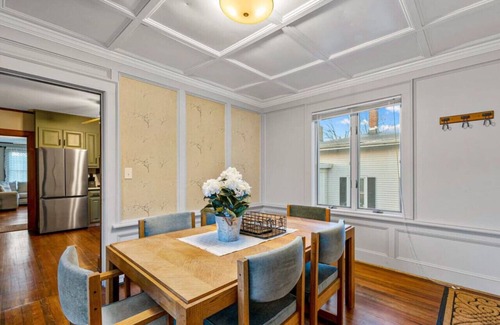 Southington Appartement | #25 *Massive* 5 BR in Downtown Southington*