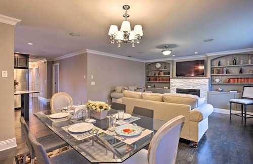 Glen Cove Appartement | 25 Mi to NYC: Walkable Long Island Apt w/ Balcony