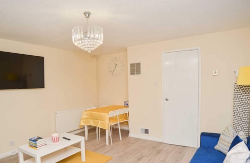 Thamesmead East Maison | 25 Min to CL! LONDON INCREDIBLE 2BEDHome SLEEP 1-6