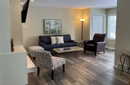Bradley Appartement | 25 minutes from downtown - Private apartment in the woods