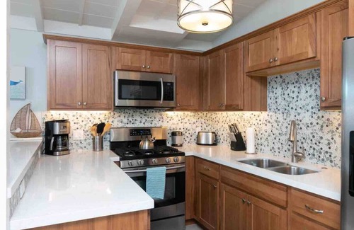 Pierpont Bay Maison | 25% Off Sept! Walk To Beach, Beautiful Ocean Views