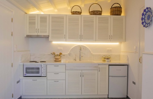 Ierapetra Maison | 250 metres from the sea a tiny independent house with a yard full of flowers!