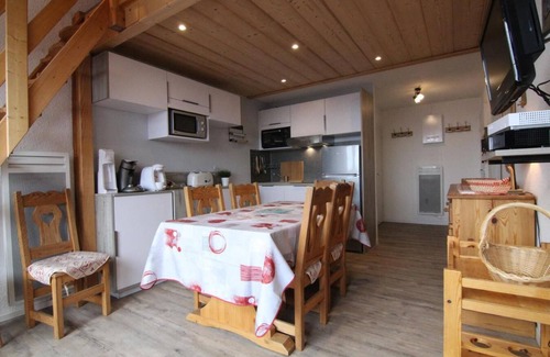 Eclose-Ouest Appartement | 250m des commerces, 5ème étage, balcon, télévision, casier à ski, 40m², Alpe d'Huez
