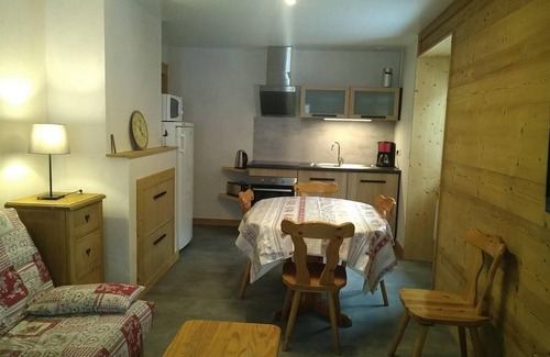 Areches Appartement | 300m du centre station, Rez-de-chaussée, parking, télévision, casier à ski, 50m², Arêches-Beaufort