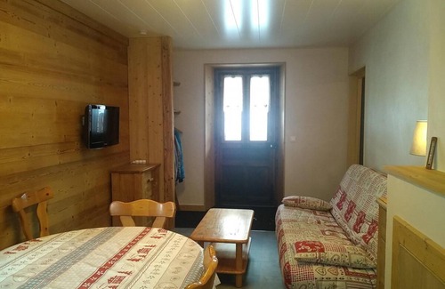 Areches Appartement | 300m du centre station, Rez-de-chaussée, parking, télévision, casier à ski, 50m², Arêches-Beaufort