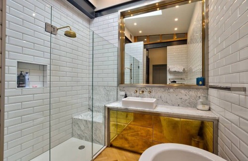 Te Aro Appartement | 250SQM Style Loft Apartment, Steam Shower & Sauna