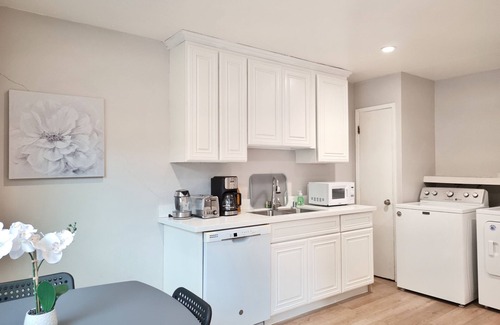 Old Mountain View Appartement | 261-6 Cozy 2-Bedroom Apartment near Downtown Mountain View