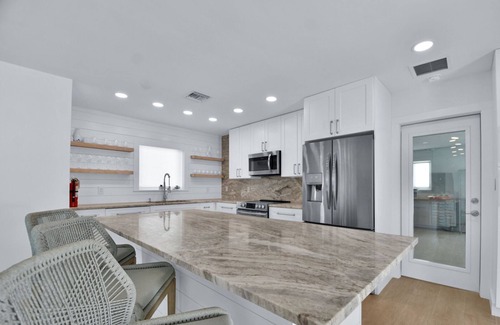 Lighthouse Point Maison | 2741 Managed by Brampton Park