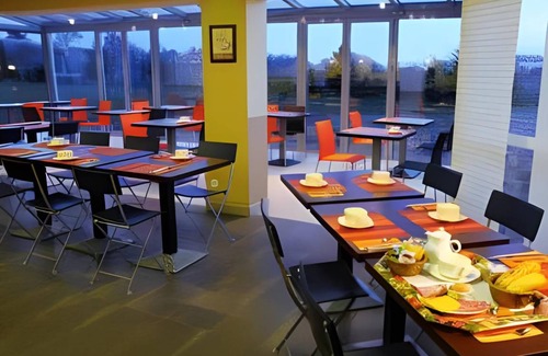 Andrezieux-Boutheon Hôtel | 28 m² Hôtel ∙ 127 personnes