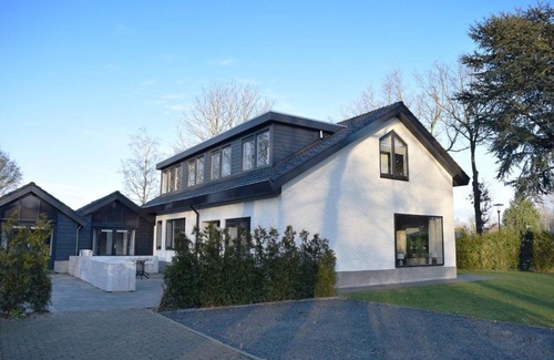 Voorthuizen Appartement | 28-persoons Groep Villa