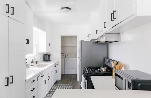West Newport Maison | 28th Street Beach Bungalow just one short block from the beach close to the pier