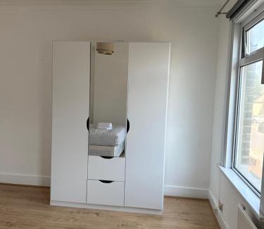 Enfield Lock Maison | 29 minits to airport and 29 mints to Liverpool st central London