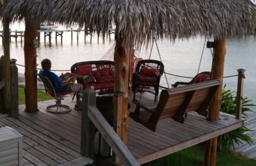 Bacliff Maison | 2B/1B sleeps 8 on the Bay - 270' fishing pier, pool, spa, w/ tons of amenities