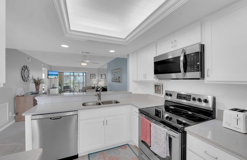 South Island Copropriété | 2B/2B Fairview Isles Condo, Walk to Beach, Heated Pool!