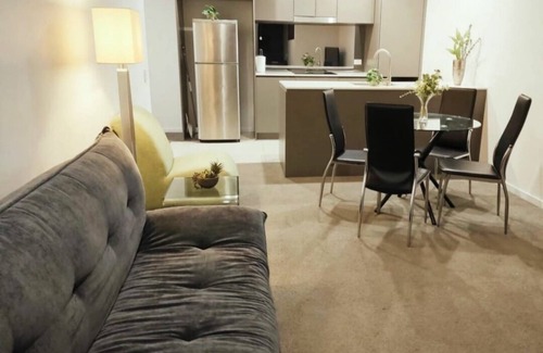 Belconnen Appartement | 2B/R modern apartment free parking prime location