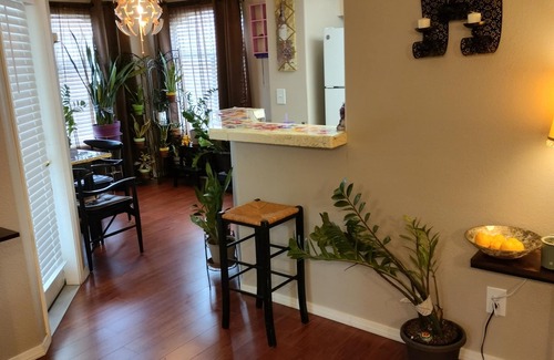 Green Valley Copropriété | 2b2b Condo in a gated community 10 mins from The Strip, 5 mins from the airport