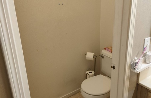 Green Valley Copropriété | 2b2b Condo in a gated community 10 mins from The Strip, 5 mins from the airport