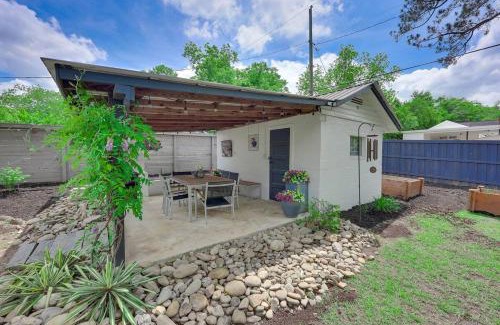 Earlewood Maison | 2BD 2BA Bungalow Beautiful Backyard Grill