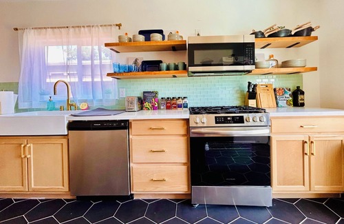 Bushrod Maison | 2BD/2BA Luxurious Retreat near UC Berkeley with Fire Pit & Outdoor Dining