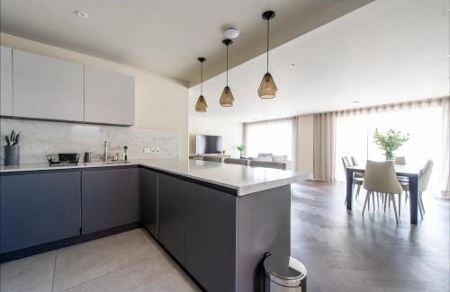 Chigwell Appartement | 2BD, 2BA Urban Oasis CHCL F4