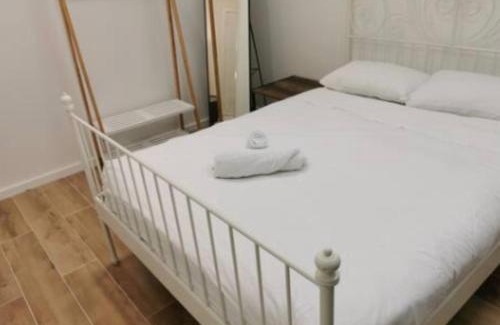 Hornsby Maison | 2bd 2bth Modern House close 2Train&Westfield