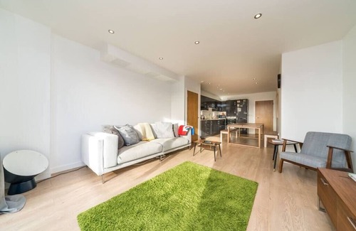 Custom House Appartement | 2BD Flat 4mins to Excel Centre Fast City Links