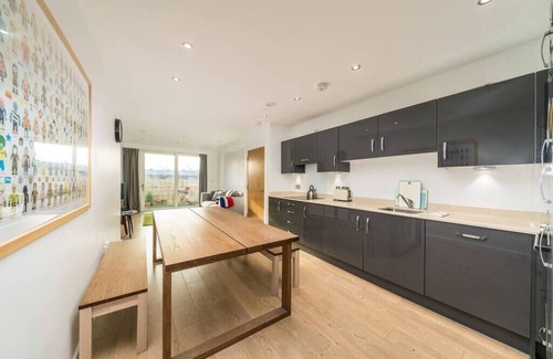Custom House Appartement | 2BD Flat 4mins to Excel Centre Fast City Links