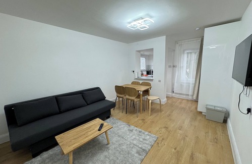 Custom House Appartement | Newly Refurbished 2BD Flat, Close to ExCel London
