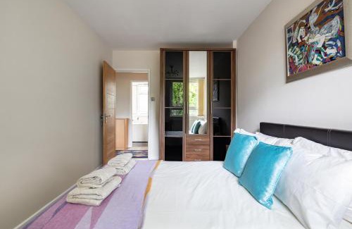 St. Mary's Park Appartement | 2Bdr Apt Steps to Battersea Park
