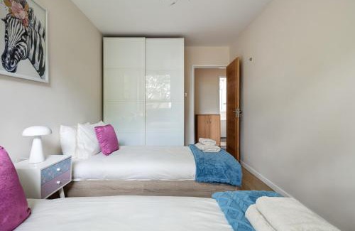 St. Mary's Park Appartement | 2Bdr Apt Steps to Battersea Park