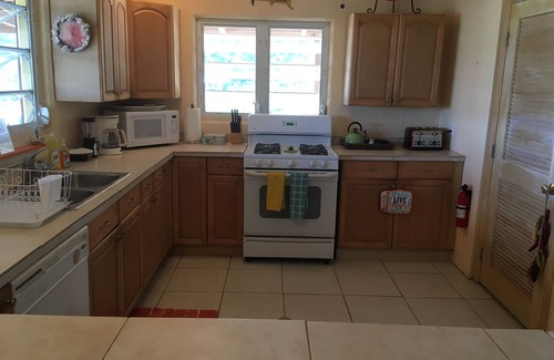 Lower Carolina Maison | Coral Bayview 2BR, 1 bain, LR, DR, cuisine complète, pont de 80 'avec Jeep disponible