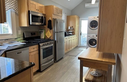 Bayville Maison | 2bed/2bath Beach Bungalow in Bayville, NY