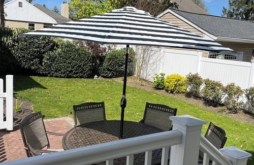 Bayville Maison | 2bed/2bath Beach Bungalow in Bayville, NY