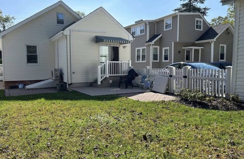 Bayville Maison | 2bed/2bath Beach Bungalow in Bayville, NY