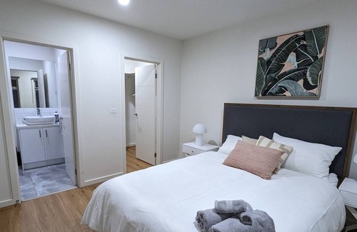 Tullamarine Maison | 2bed 2bath close to melb airportnn