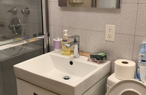 Sheepshead Bay Appartement | 2Bedroom 1+1/2 Bath Private Backyard
