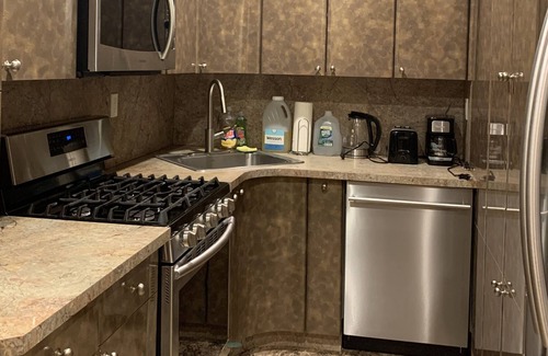 Sheepshead Bay Appartement | 2Bedroom 1+1/2 Bath Private Backyard