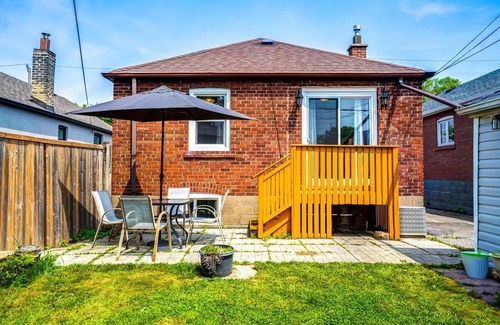 Topham Park Maison | 2Bedroom+1Bathroom+I Parking East-York bungalow