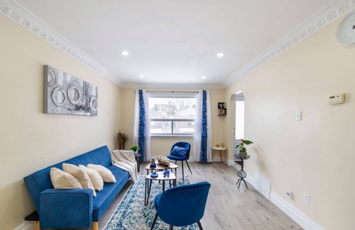 Topham Park Maison | 2Bedroom+1Bathroom+I Parking East-York bungalow