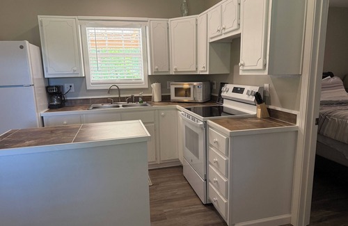 Elliott Cabine | 2bedroom cabin with AC,Heat,WiFi in Gore Springs just 2.6 miles to Grenada lake