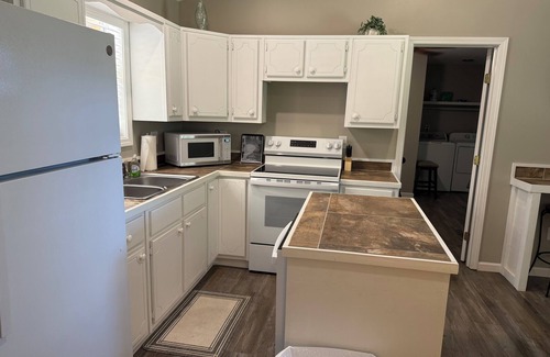 Elliott Cabine | 2bedroom cabin with AC,Heat,WiFi in Gore Springs just 2.6 miles to Grenada lake