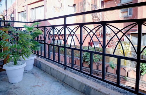 Hauz Khas Village Appartement | 2BHK Jewel by Hauz Khas Fort