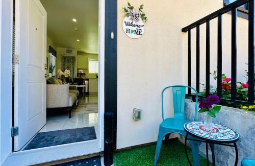 Vancouver South Maison | 2BR 1.5BA Full Kitchen Private Guest House - Free Parking - Central Location