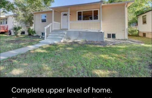 Barnum West Maison | 2br 1 bath Upstairs AC WD Barnum West Near Belmar