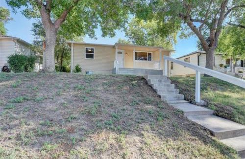 Barnum West Maison | 2br 1 bath Upstairs AC WD Barnum West Near Belmar