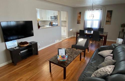 Barnum West Maison | 2br 1 bath Upstairs AC WD Barnum West Near Belmar