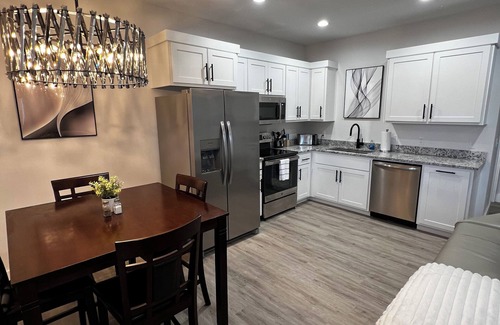 Joplin Maison | Brand New Guest Suite! 2BR, 1BA. Hot Tub Year Round, Seasonal Heated Pool!