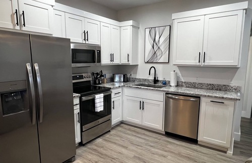 Joplin Maison | Brand New Guest Suite! 2BR, 1BA. Hot Tub Year Round, Seasonal Heated Pool!